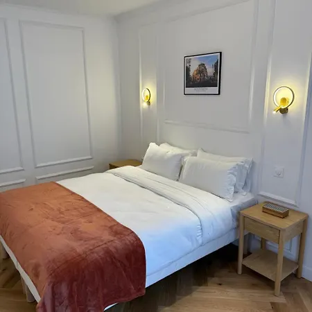 Elegant 17 Apartment *
