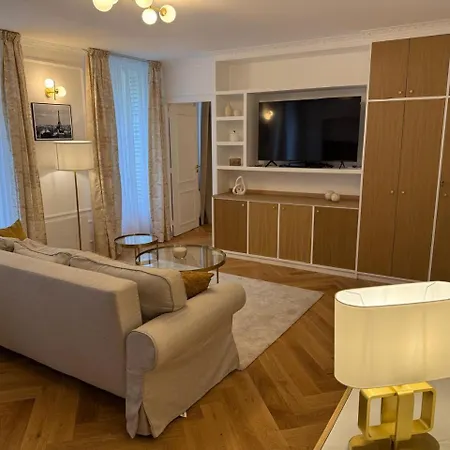 Elegant 17 Paris